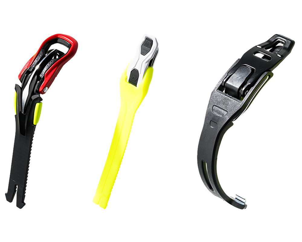 ganci di chiusura scarpone motocross con diverse forme e finiture